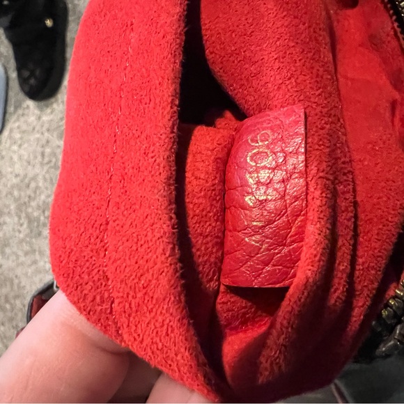 Louis Vuitton - Picture 6 of 8